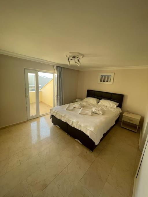 Excellent 3 Storey Villa With A Swimming Pool เบเลก ภายนอก รูปภาพ