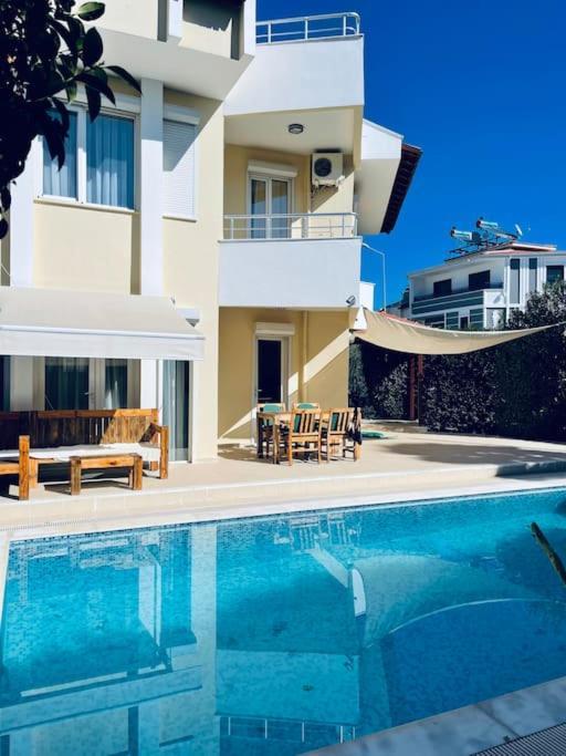 Excellent 3 Storey Villa With A Swimming Pool เบเลก ภายนอก รูปภาพ