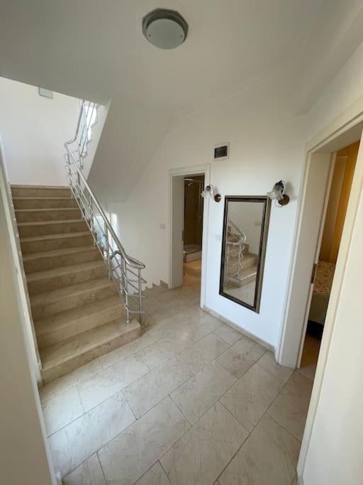 Excellent 3 Storey Villa With A Swimming Pool เบเลก ภายนอก รูปภาพ