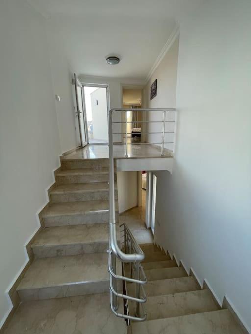 Excellent 3 Storey Villa With A Swimming Pool เบเลก ภายนอก รูปภาพ